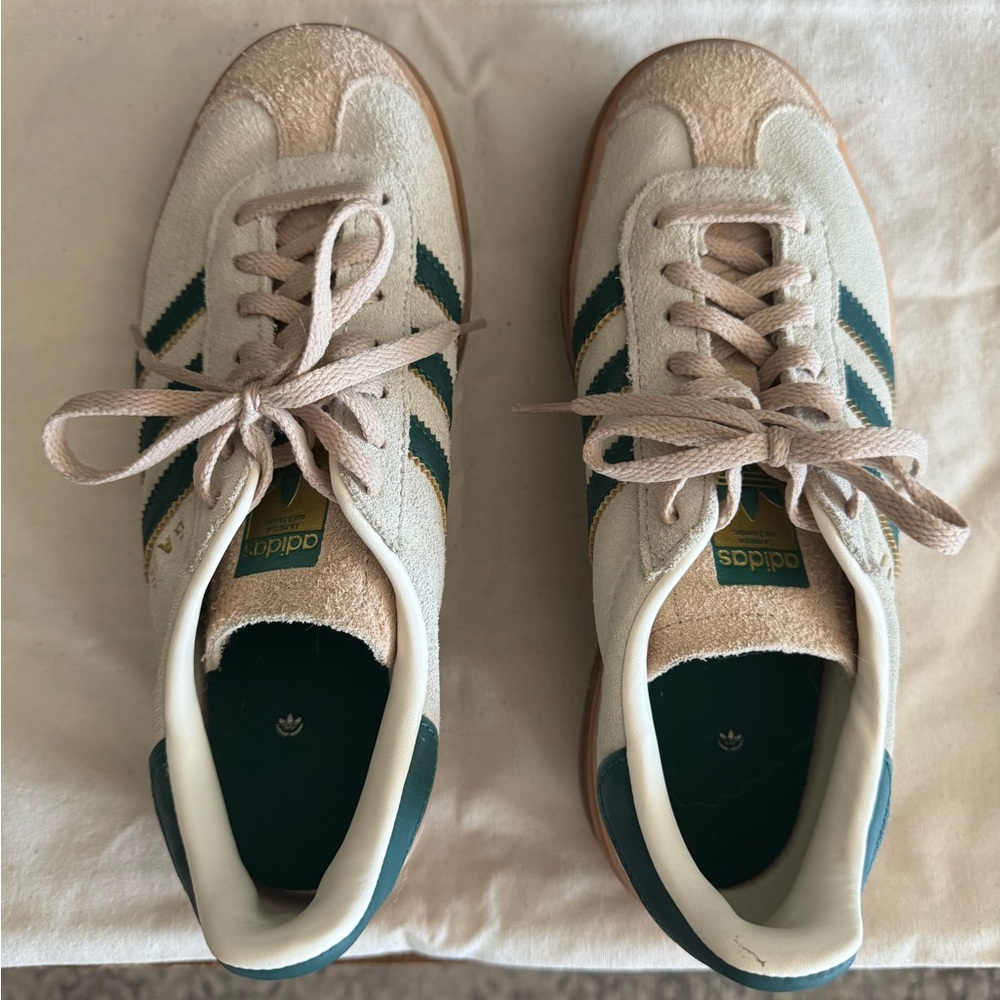Adidas Cream and Teal Classic Sneakers 👟
